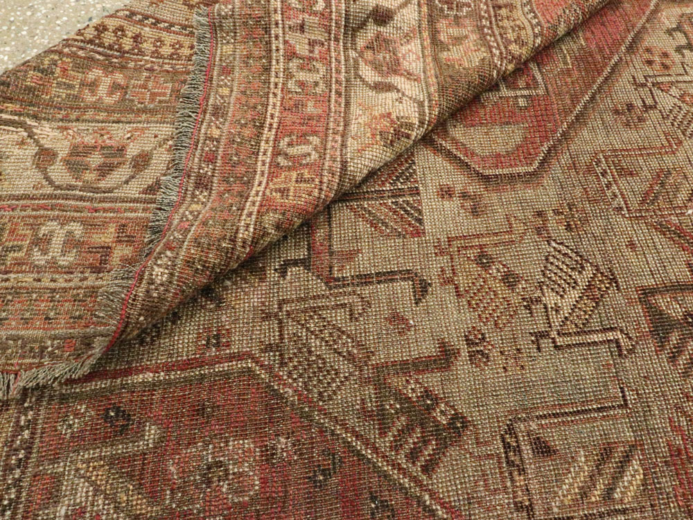 Antique Persian Shiraz Accent Rug, No.24072 - Galerie Shabab