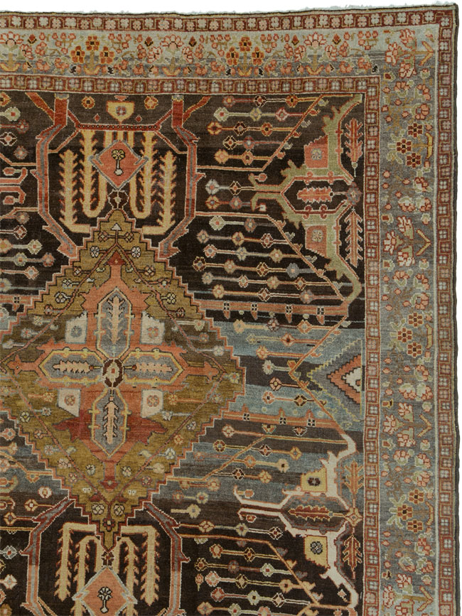 Antique Persian Bakhtiari Carpet, No.24087 - Galerie Shabab