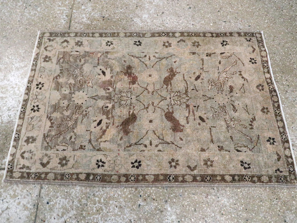 Vintage Persian Sarouk Rug, No.24108 - Galerie Shabab