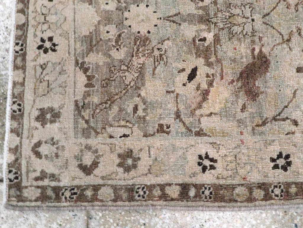 Vintage Persian Sarouk Rug, No.24108 - Galerie Shabab