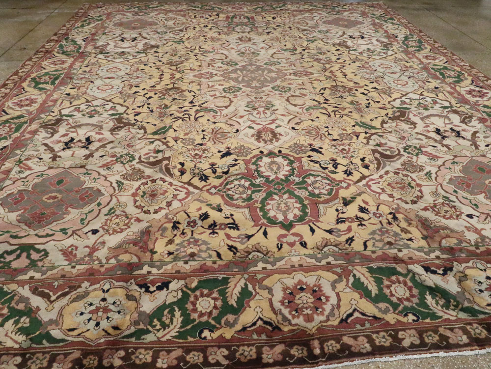 Vintage Indian Lahore Carpet, No.24126 - Galerie Shabab