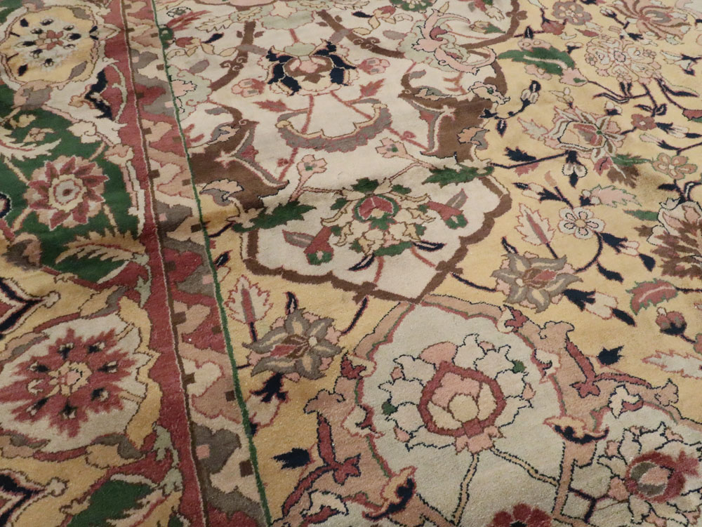 Vintage Indian Lahore Carpet, No.24126 - Galerie Shabab