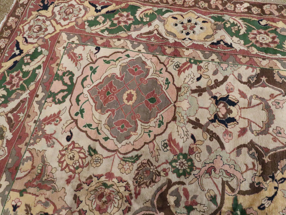 Vintage Indian Lahore Carpet, No.24126 - Galerie Shabab