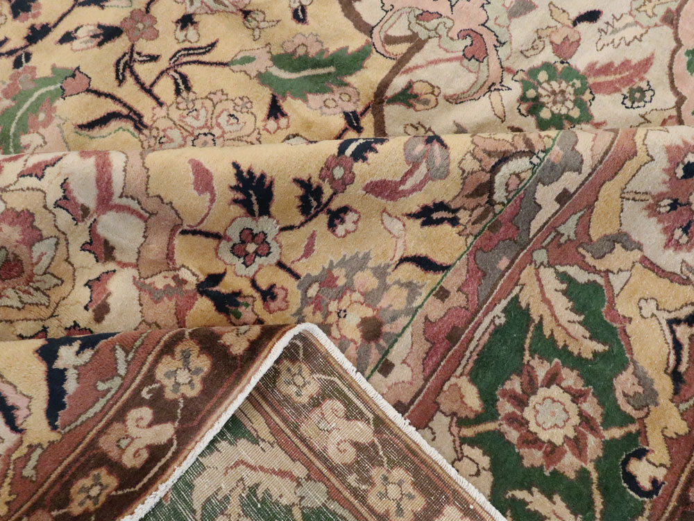 Vintage Indian Lahore Carpet, No.24126 - Galerie Shabab