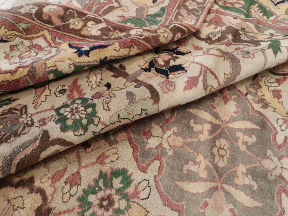 Vintage Indian Lahore Carpet, No.24126 - Galerie Shabab