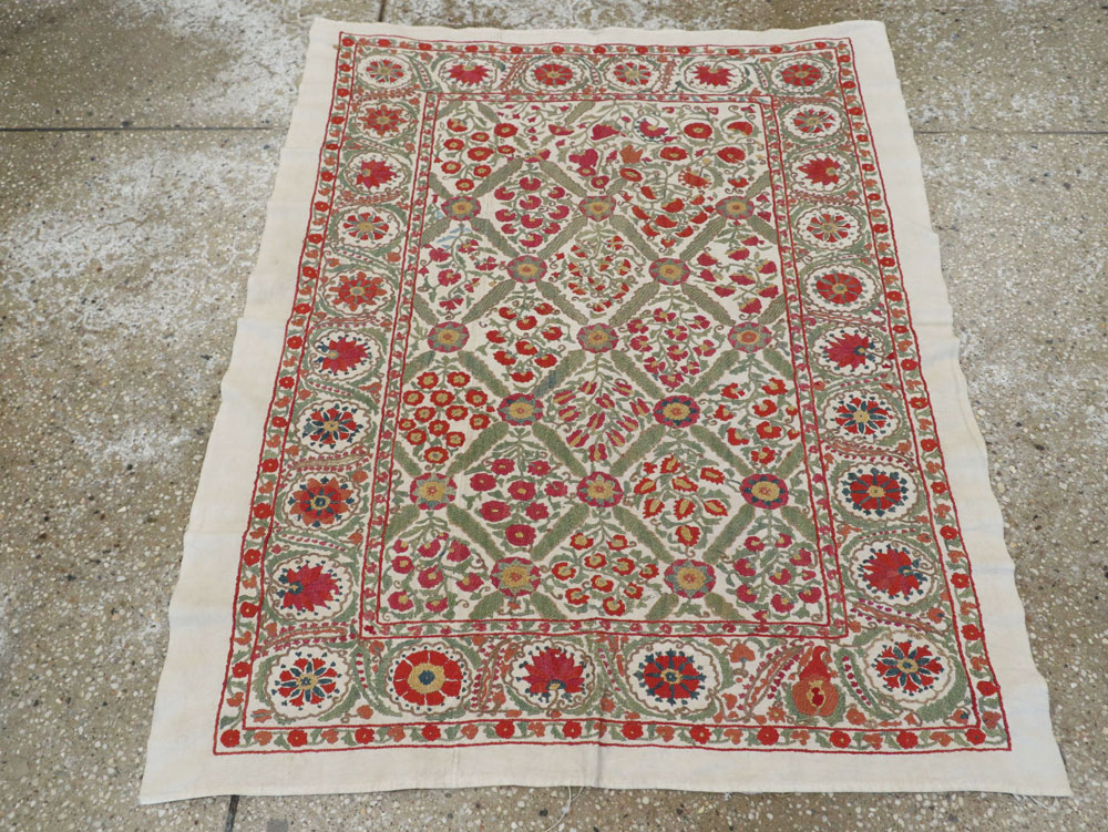 Vintage Central Asian Embroidered Suzani Textile, No.24185 - Galerie Shabab