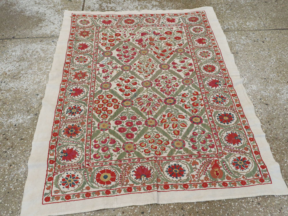 Vintage Central Asian Embroidered Suzani Textile, No.24185 - Galerie Shabab