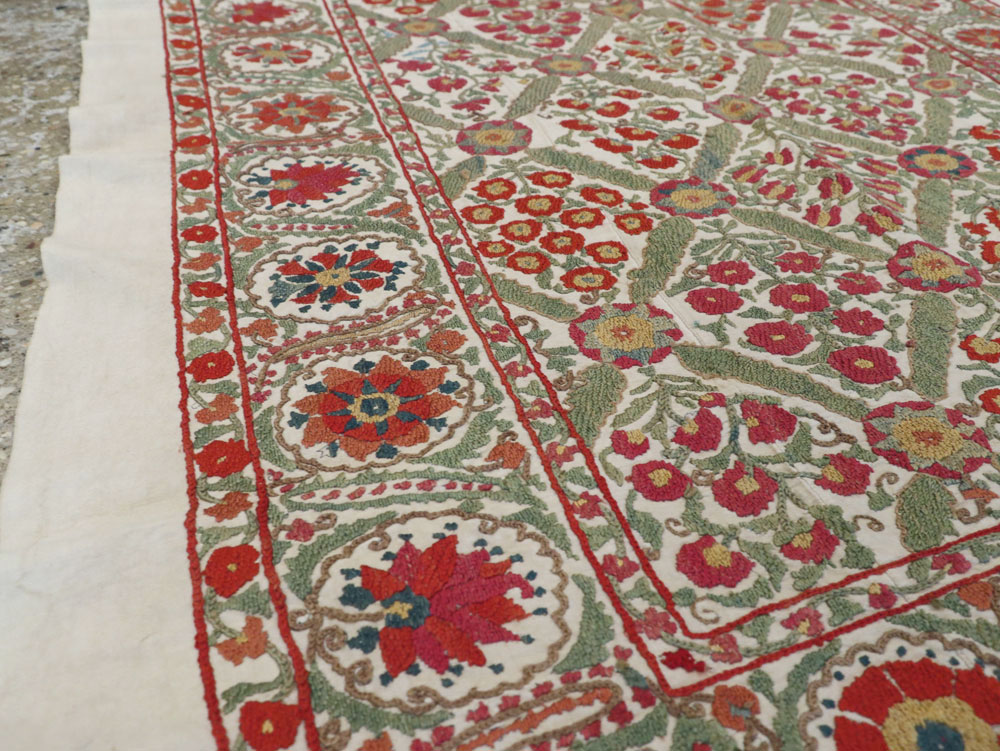 Vintage Central Asian Embroidered Suzani Textile, No.24185 - Galerie Shabab