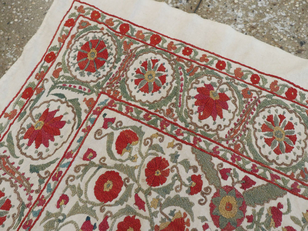 Vintage Central Asian Embroidered Suzani Textile, No.24185 - Galerie Shabab