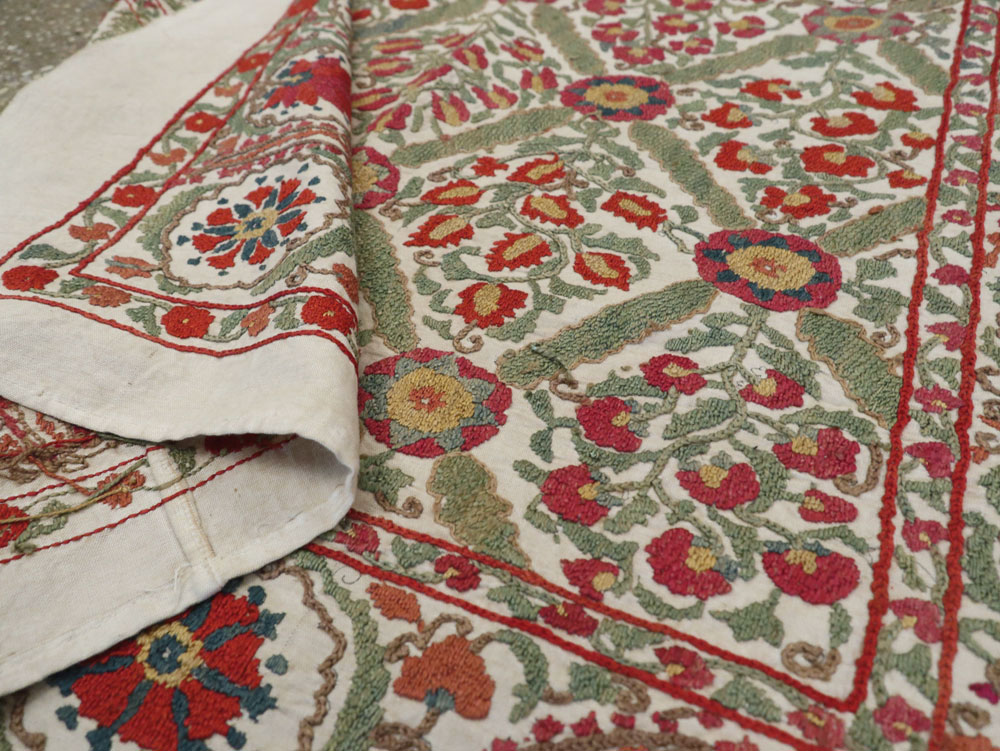 Vintage Central Asian Embroidered Suzani Textile, No.24185 - Galerie Shabab