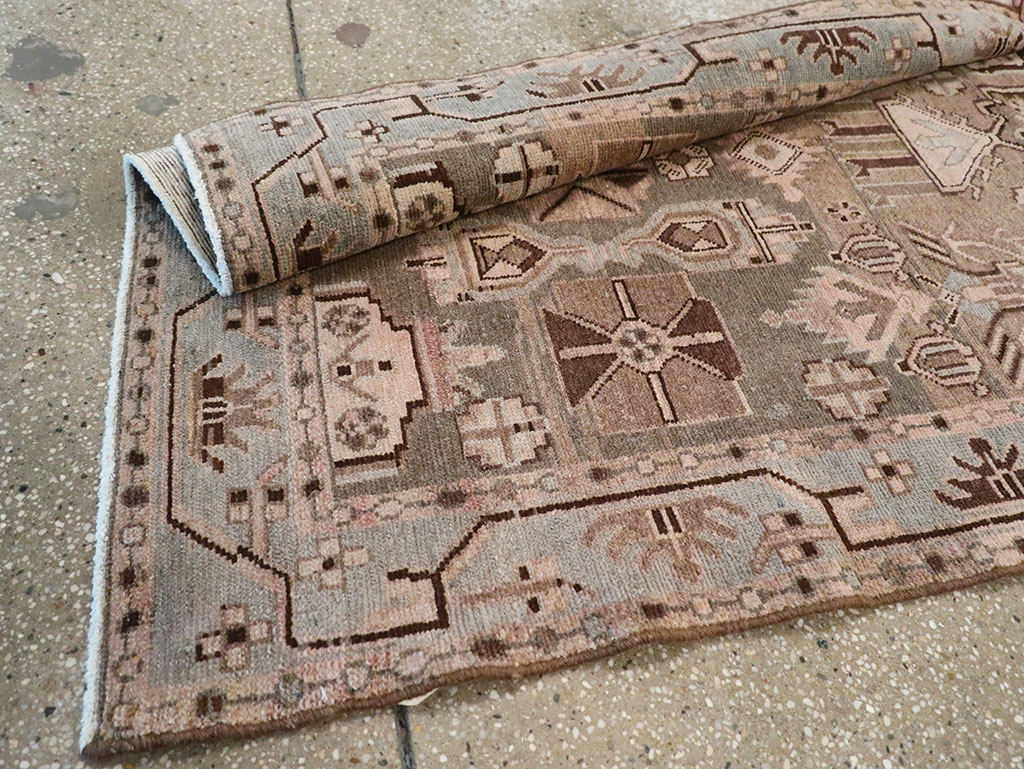 Vintage Persian Malayer Runner, No.24188 - Galerie Shabab