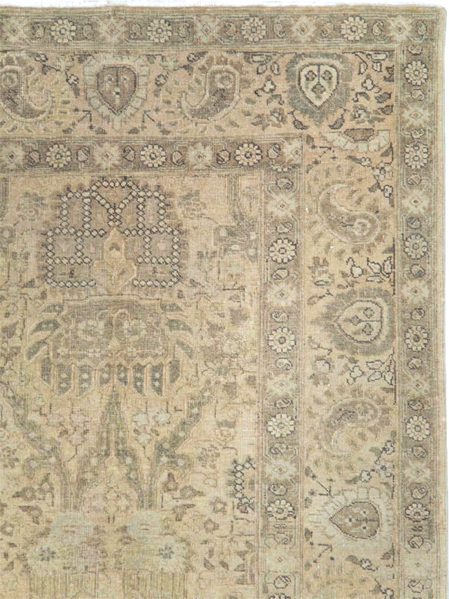 Vintage Persian Tabriz Accent Carpet, No.24210 - Galerie Shabab
