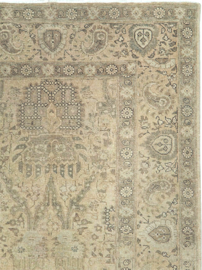 Vintage Persian Tabriz Accent Carpet, No.24210 - Galerie Shabab