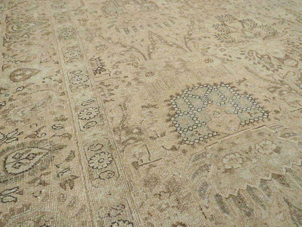 Vintage Persian Tabriz Accent Carpet, No.24210 - Galerie Shabab