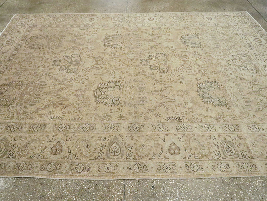 Vintage Persian Tabriz Accent Carpet, No.24210 - Galerie Shabab
