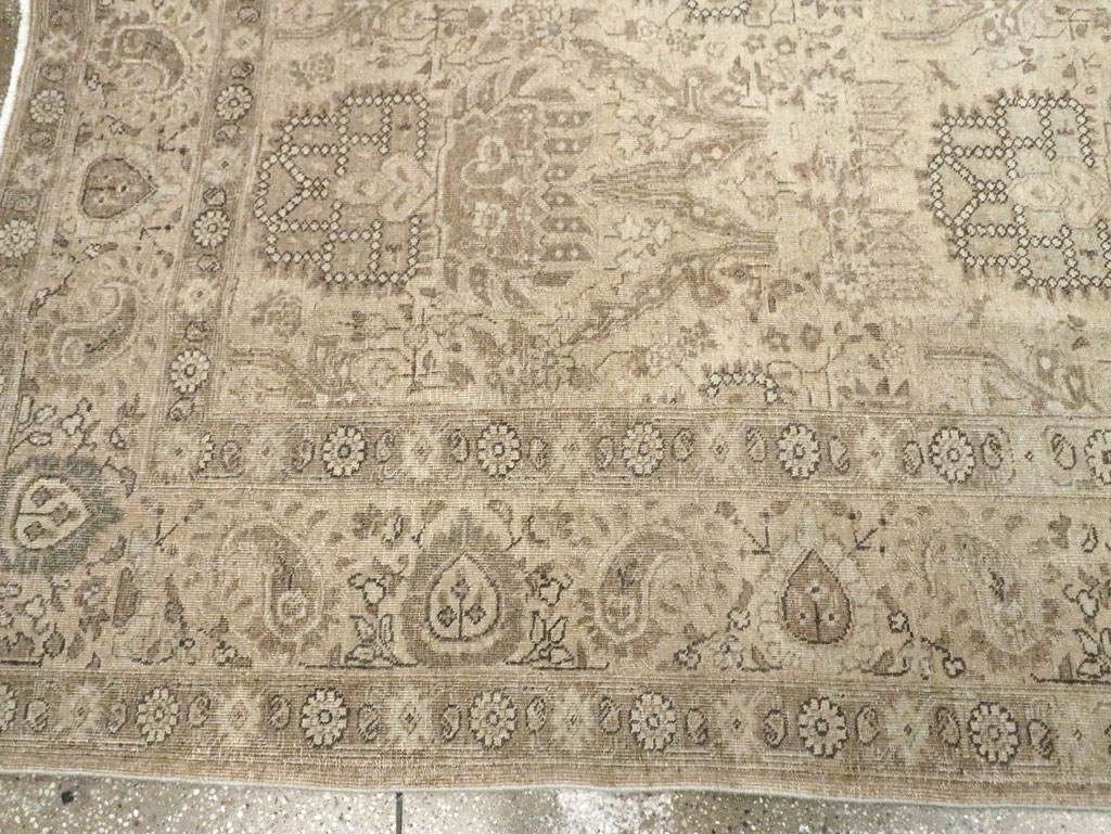 Vintage Persian Tabriz Accent Carpet, No.24210 - Galerie Shabab