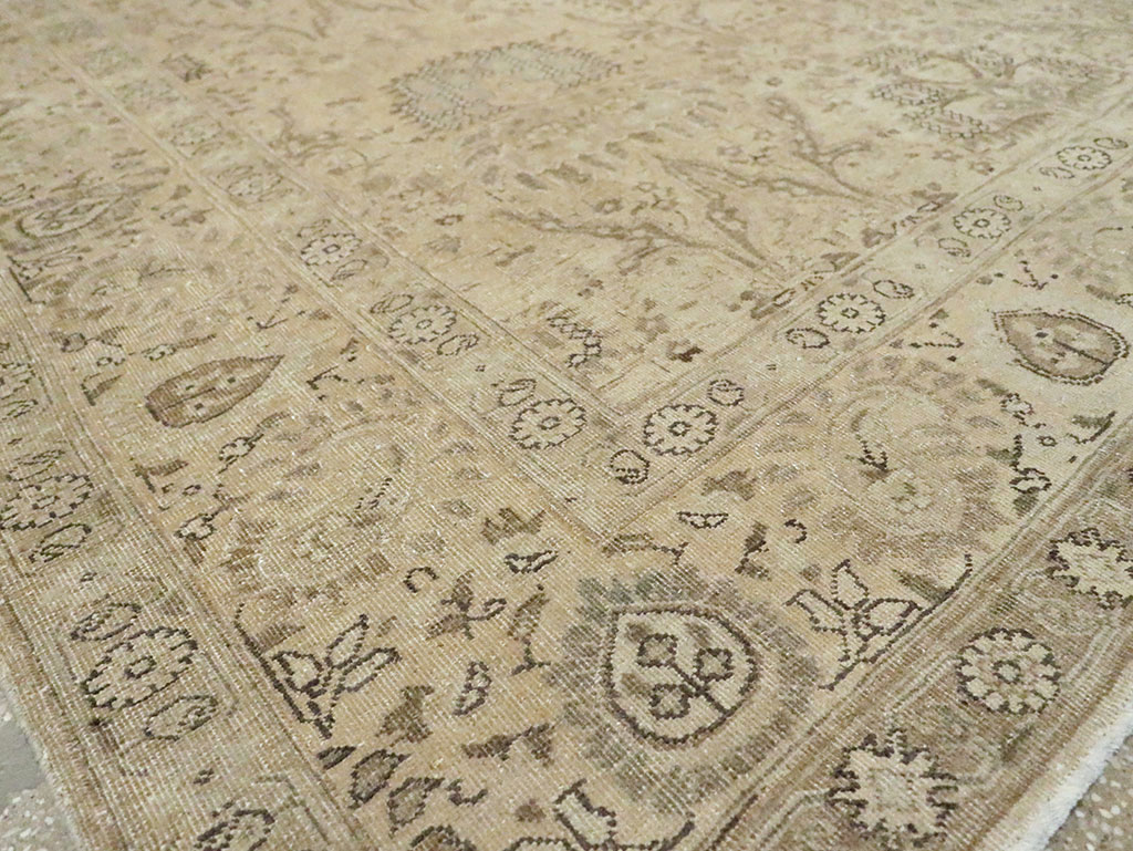 Vintage Persian Tabriz Accent Carpet, No.24210 - Galerie Shabab