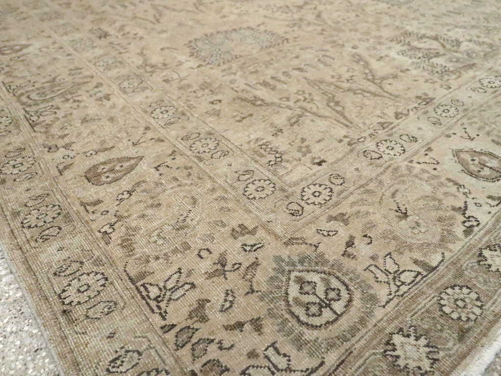 Vintage Persian Tabriz Accent Carpet, No.24210 - Galerie Shabab