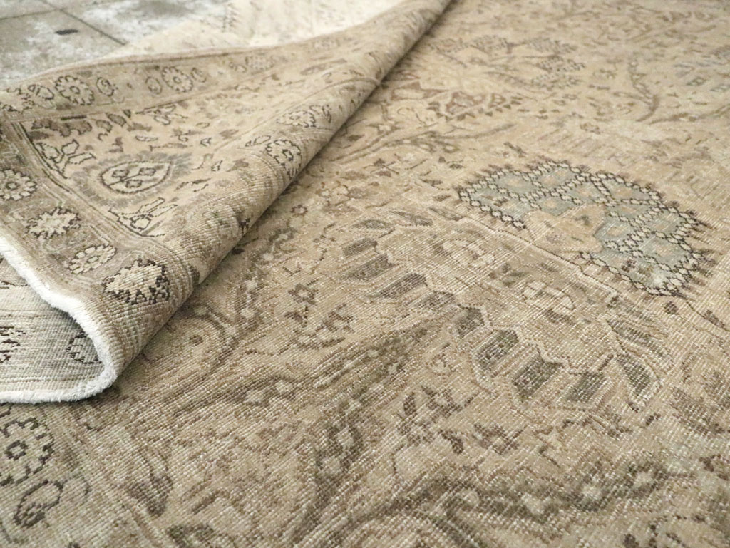 Vintage Persian Tabriz Accent Carpet, No.24210 - Galerie Shabab