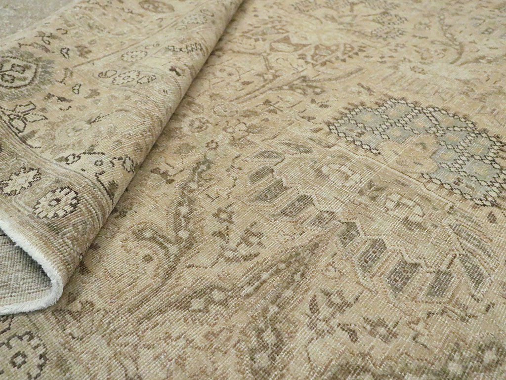 Vintage Persian Tabriz Accent Carpet, No.24210 - Galerie Shabab