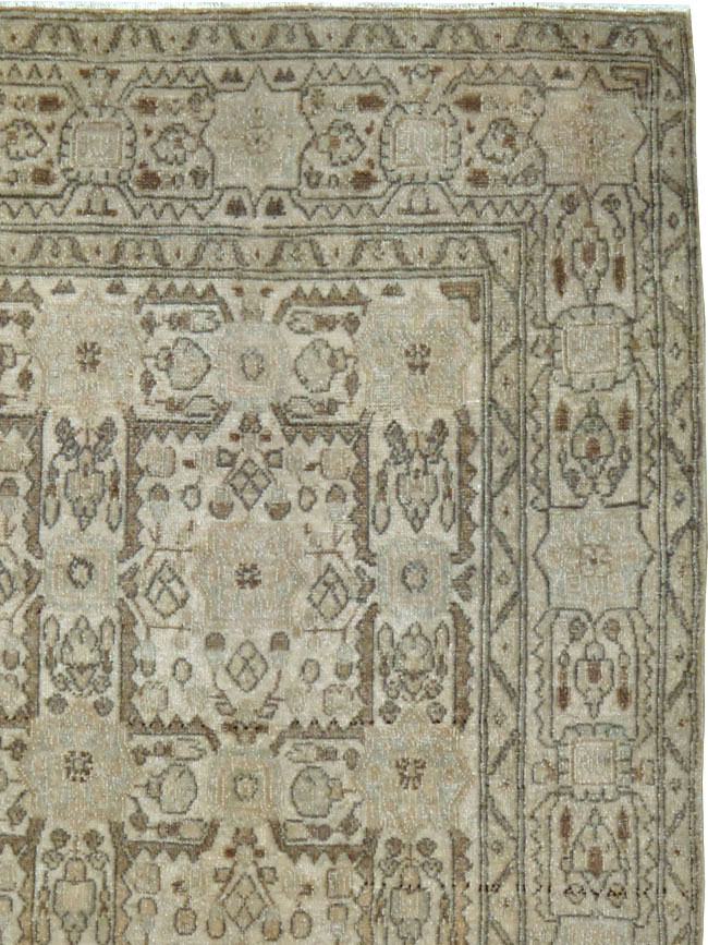 Vintage Persian Quom Rug, No.24213 - Galerie Shabab