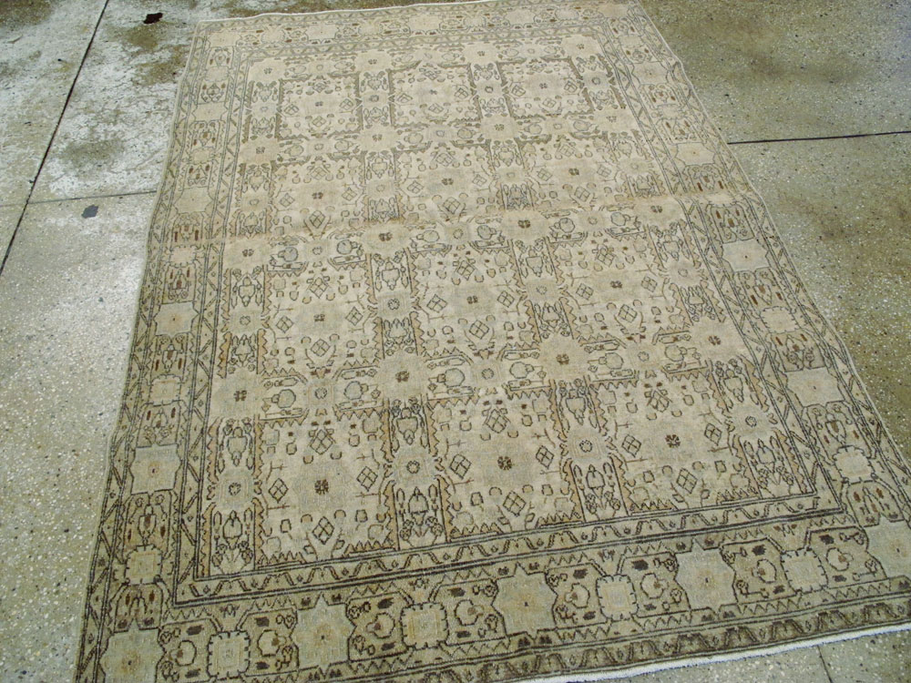 Vintage Persian Quom Rug, No.24213 - Galerie Shabab