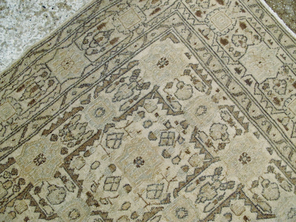 Vintage Persian Quom Rug, No.24213 - Galerie Shabab
