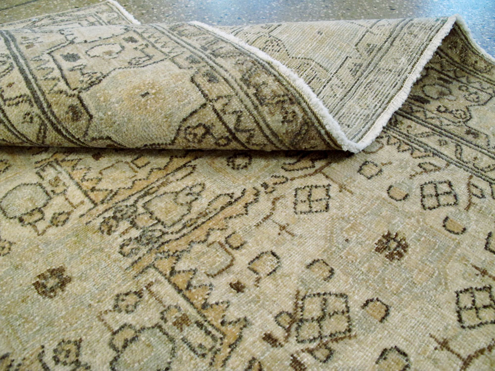 Vintage Persian Quom Rug, No.24213 - Galerie Shabab