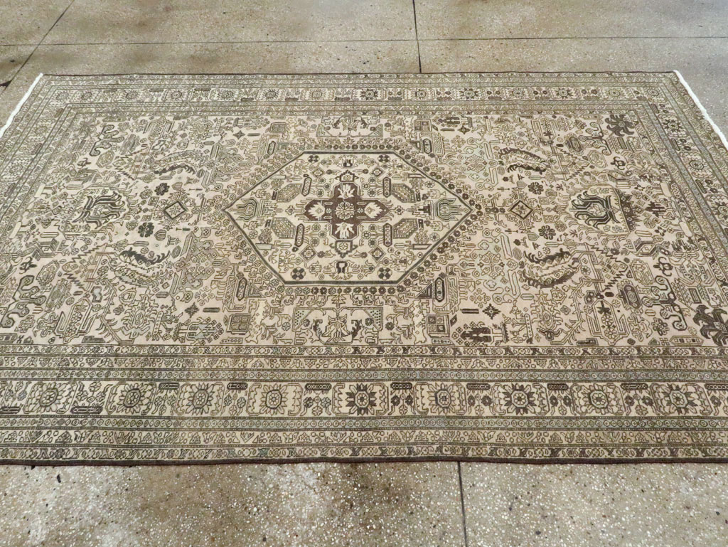 Vintage Persian Tabriz Accent Carpet, No.24219 - Galerie Shabab