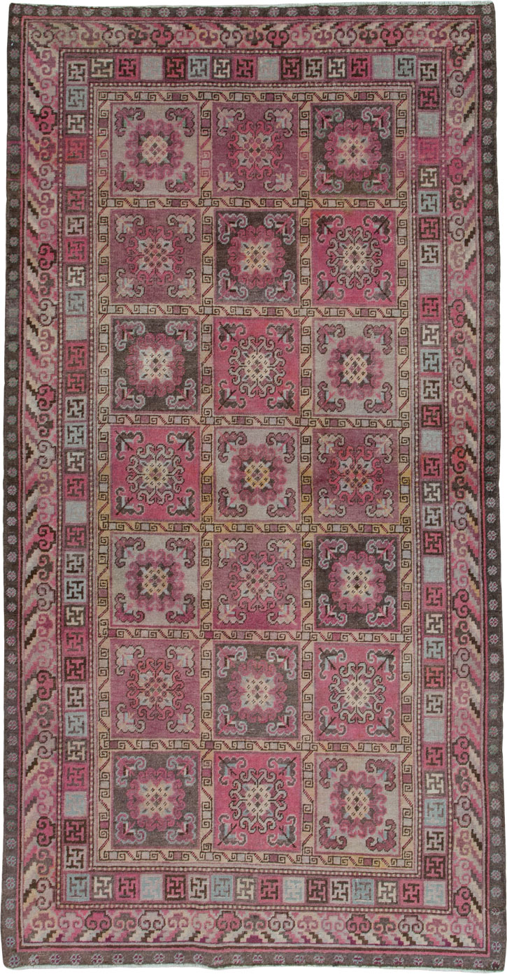 Antique Khotan Gallery Carpet, No.24233 - Galerie Shabab