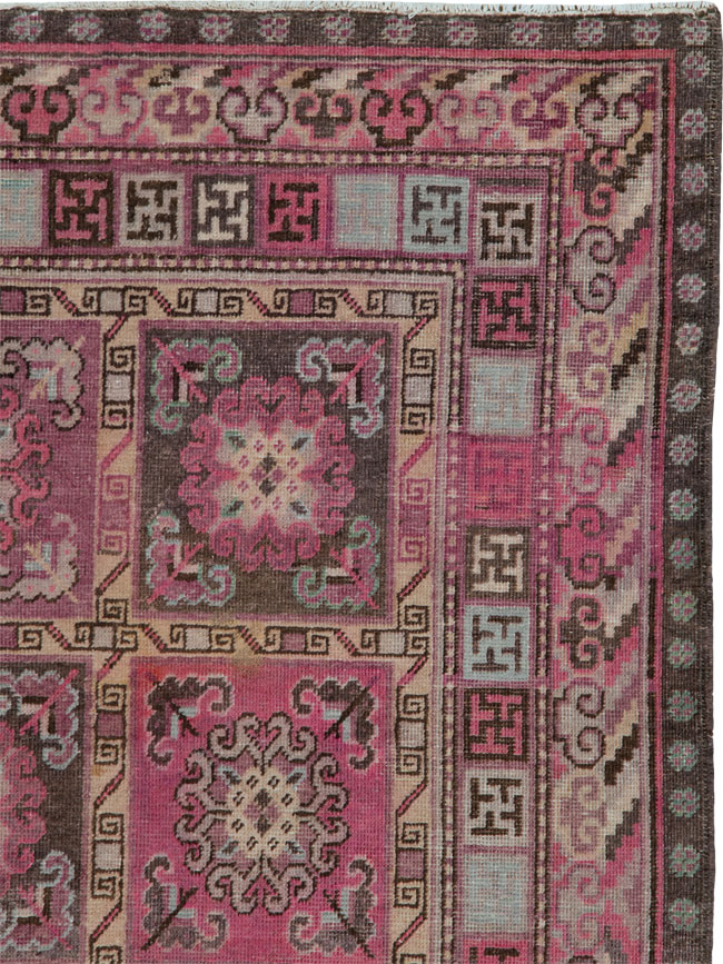 Antique Khotan Gallery Carpet, No.24233 - Galerie Shabab