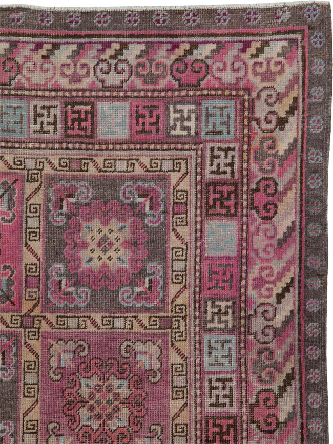Antique Khotan Gallery Carpet, No.24233 - Galerie Shabab