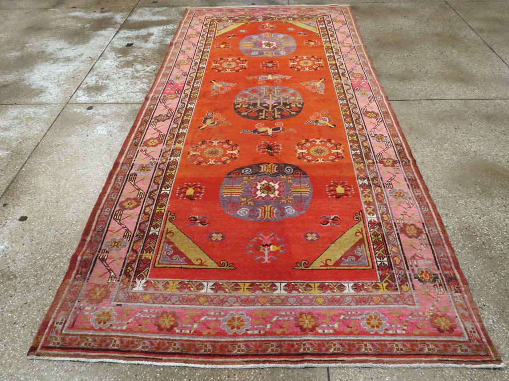 Antique East Turkestan Khotan Gallery Carpet, No.24237 - Galerie Shabab