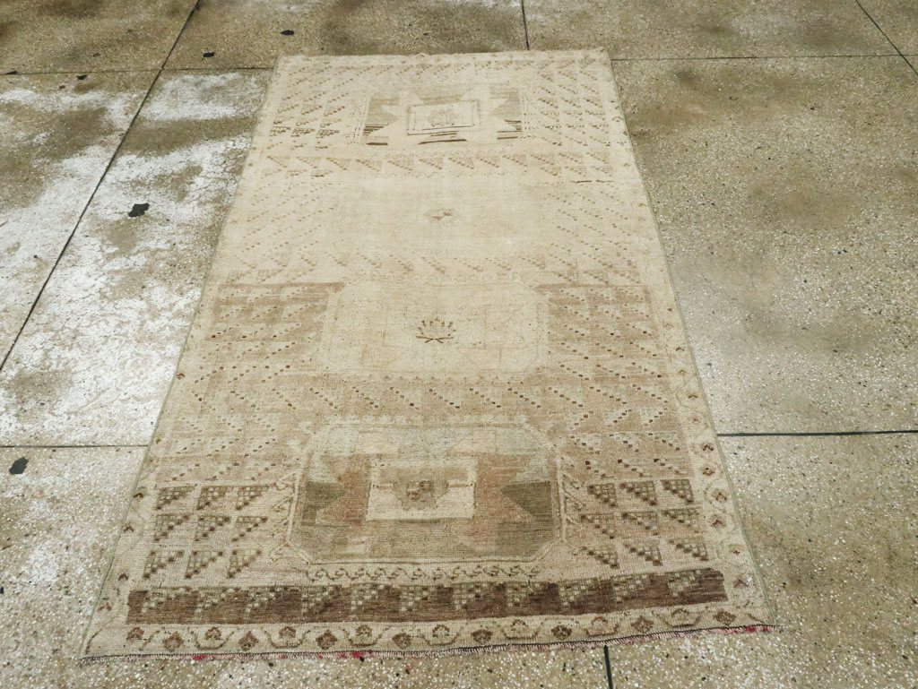 Vintage Turkish Oushak Rug, No.24244 - Galerie Shabab