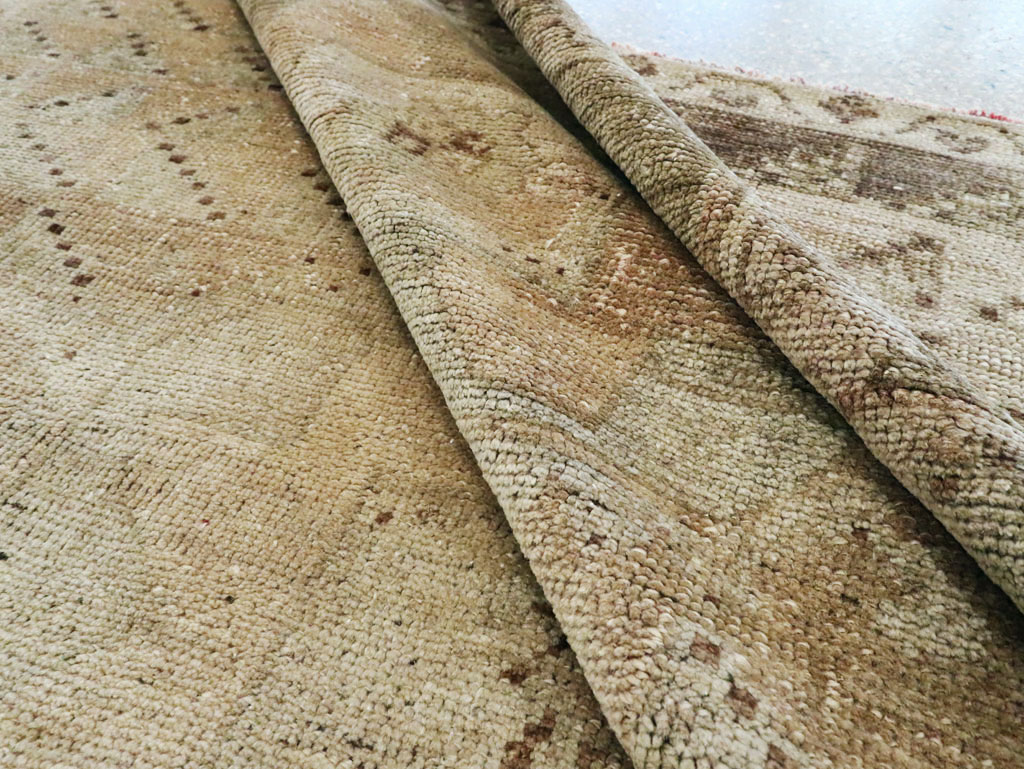 Vintage Turkish Oushak Rug, No.24244 - Galerie Shabab