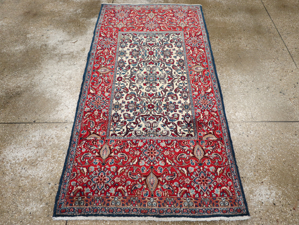 Vintage Persian Isfahan Rug, No.24252 - Galerie Shabab