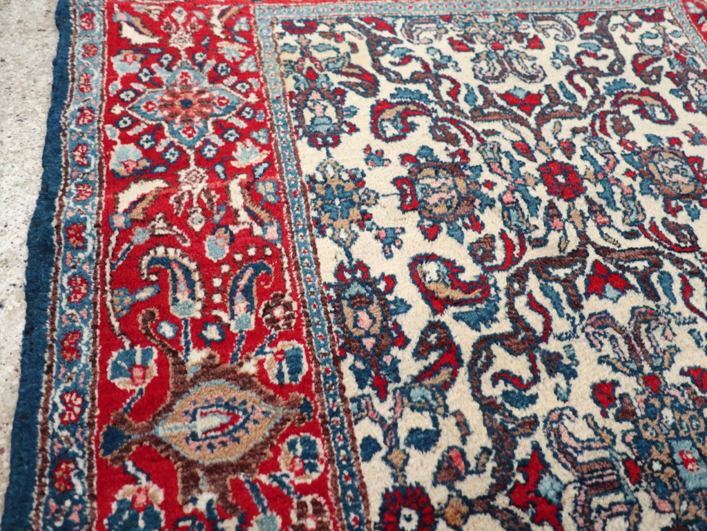 Vintage Persian Isfahan Rug, No.24252 - Galerie Shabab
