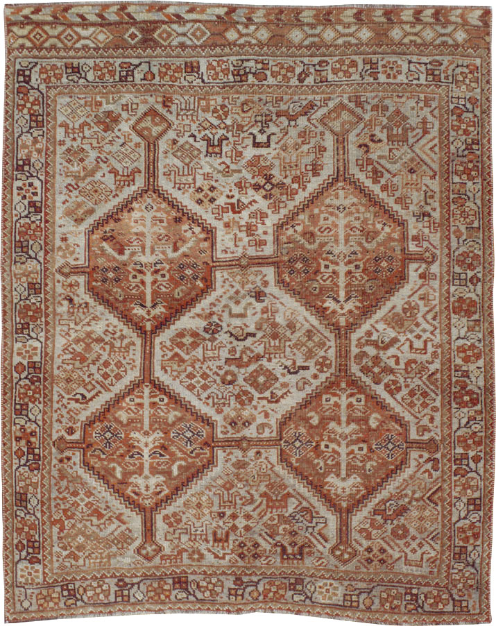 Antique Persian Shiraz Rug, No.24273 - Galerie Shabab