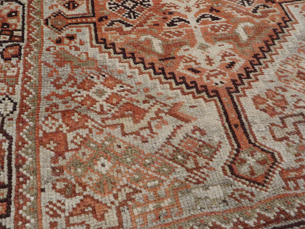 Antique Persian Shiraz Rug, No.24273 - Galerie Shabab