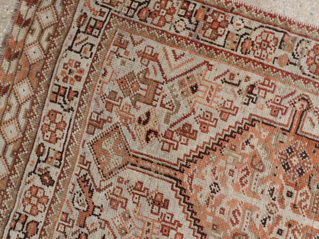 Antique Persian Shiraz Rug, No.24273 - Galerie Shabab