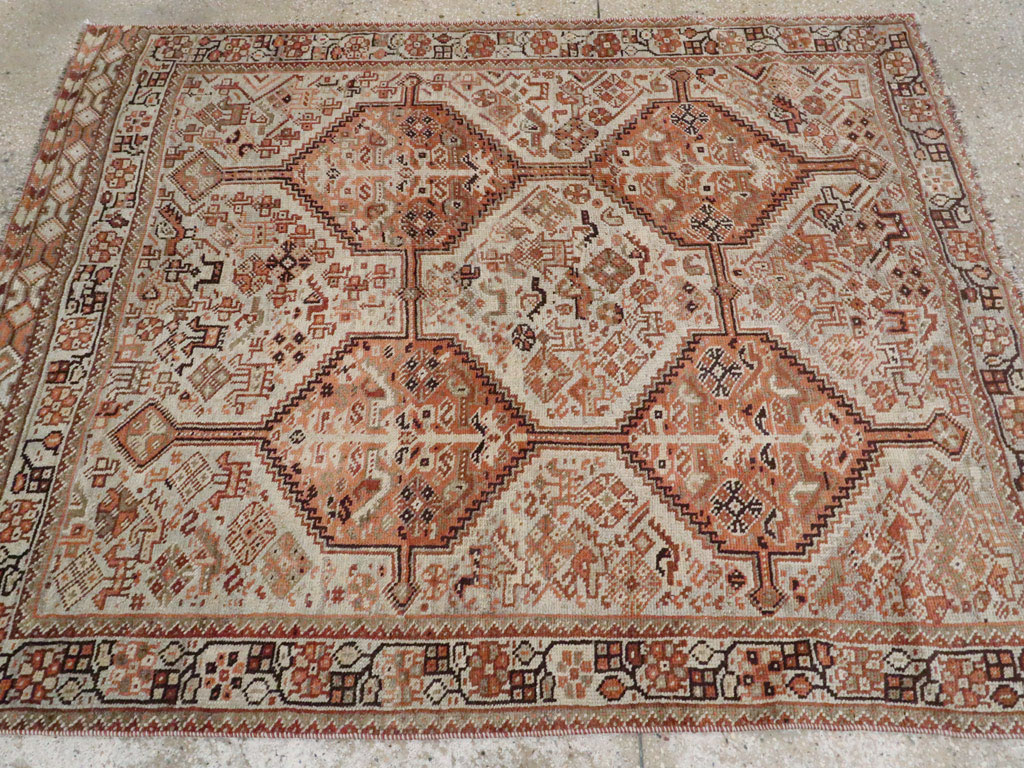 Antique Persian Shiraz Rug, No.24273 - Galerie Shabab