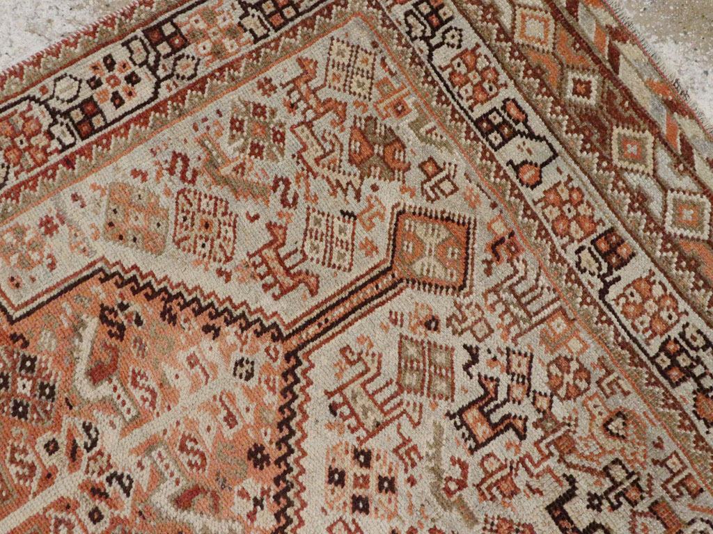 Antique Persian Shiraz Rug, No.24273 - Galerie Shabab