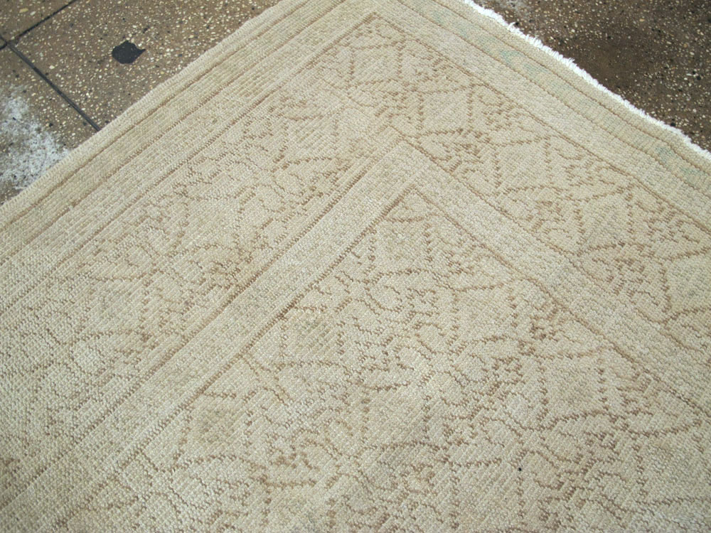 Vintage Turkish Sivas Distressed Carpet, No.24288 - Galerie Shabab
