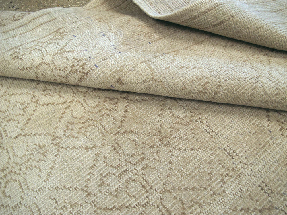 Vintage Turkish Sivas Distressed Carpet, No.24288 - Galerie Shabab