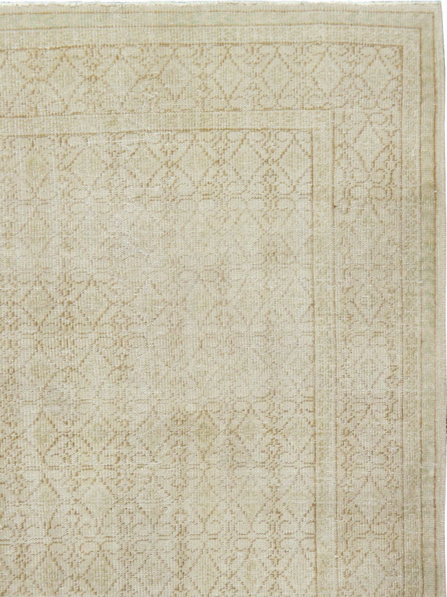 Vintage Turkish Sivas Distressed Carpet, No.24288 - Galerie Shabab