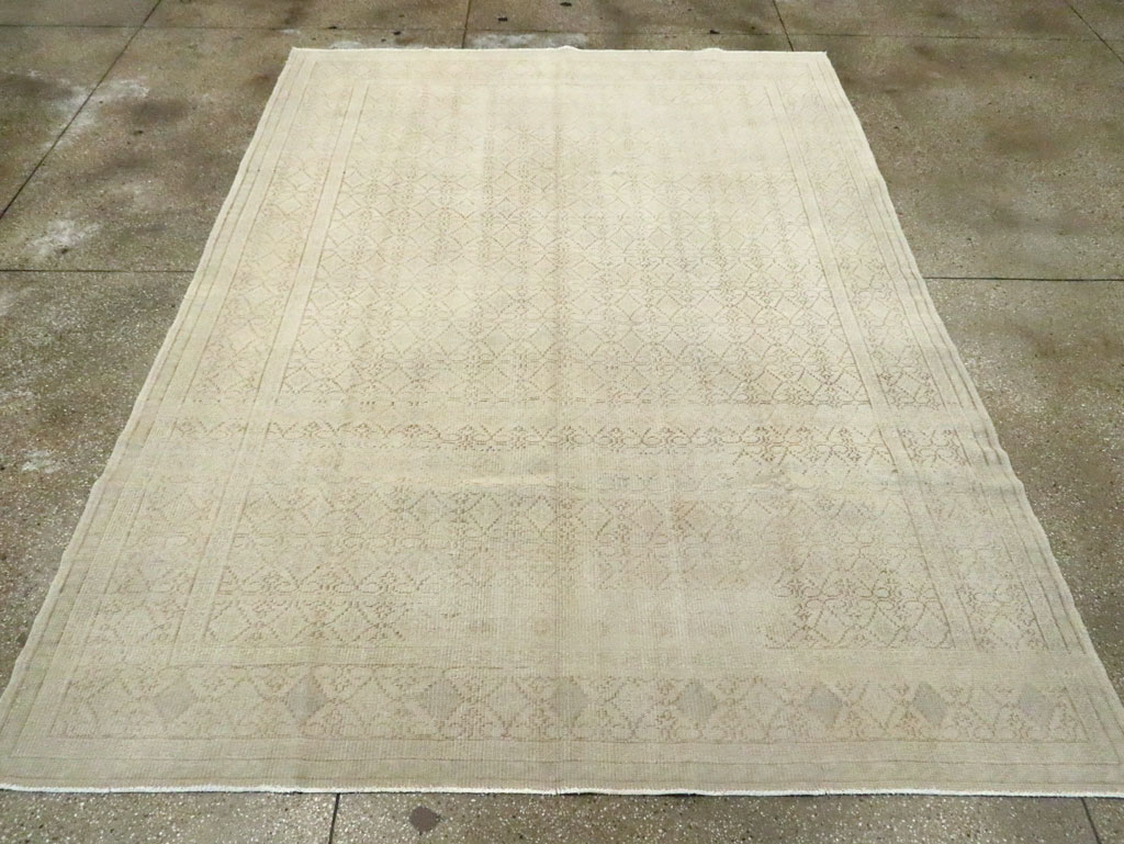 Vintage Turkish Sivas Distressed Carpet, No.24288 - Galerie Shabab