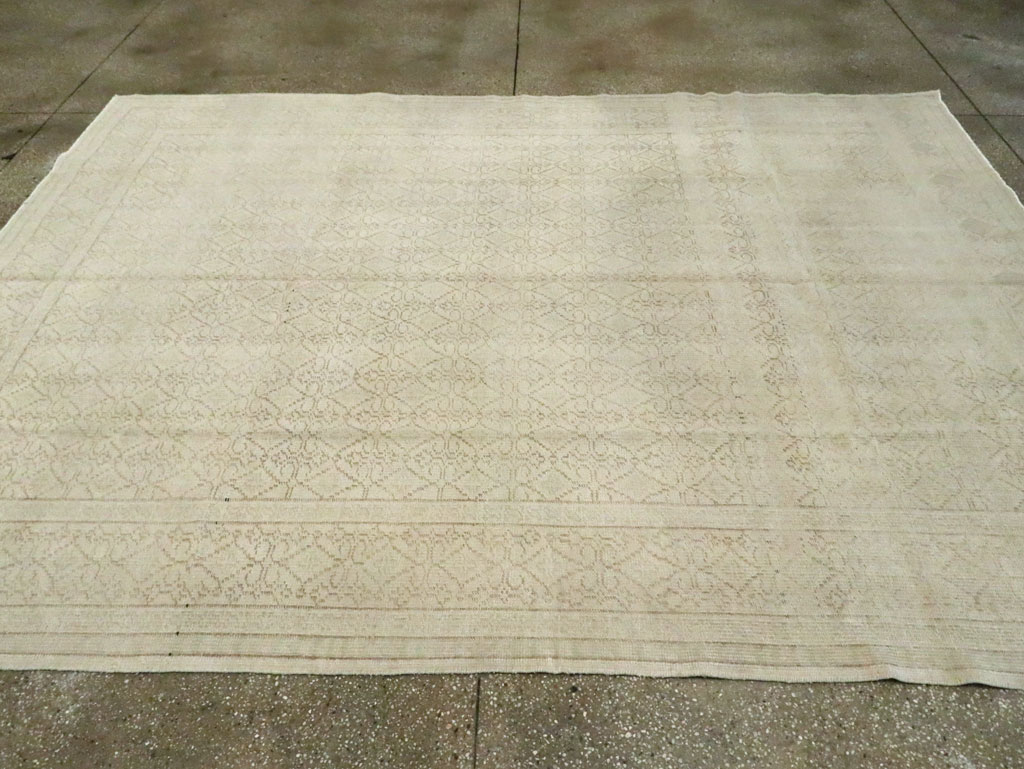 Vintage Turkish Sivas Distressed Carpet, No.24288 - Galerie Shabab