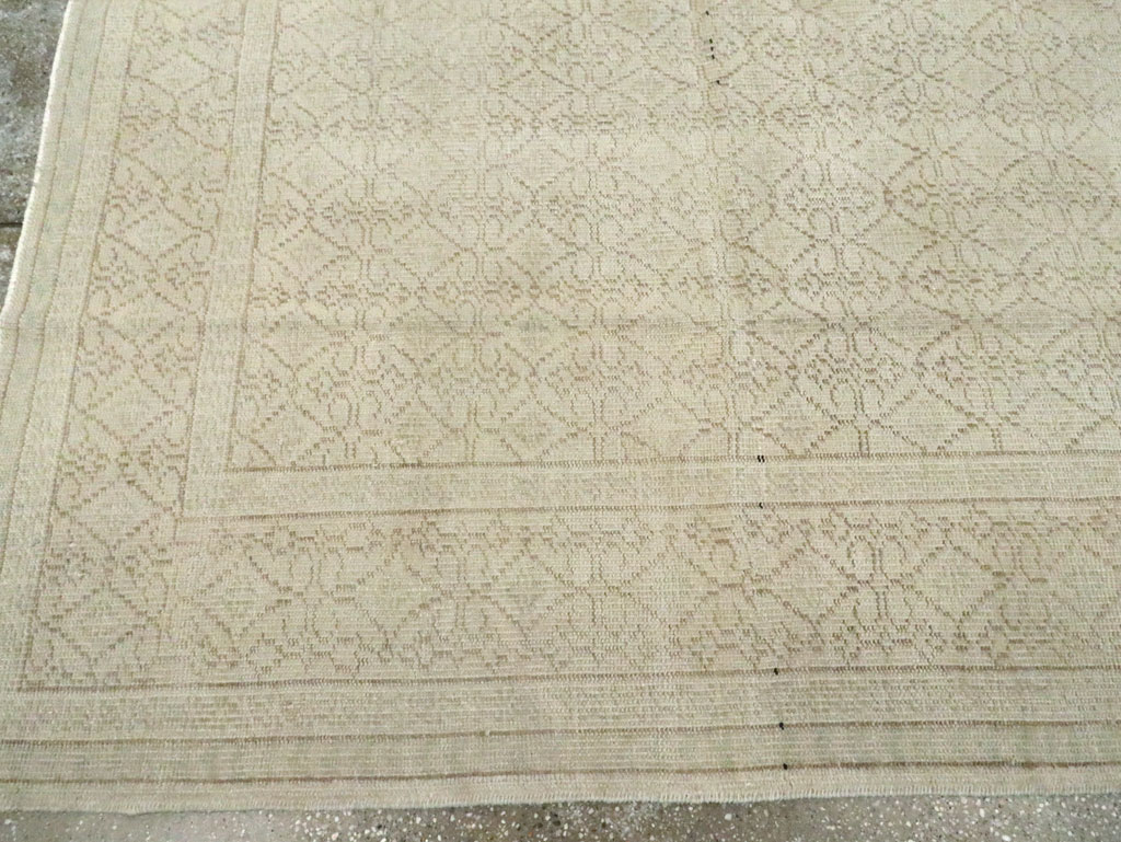 Vintage Turkish Sivas Distressed Carpet, No.24288 - Galerie Shabab