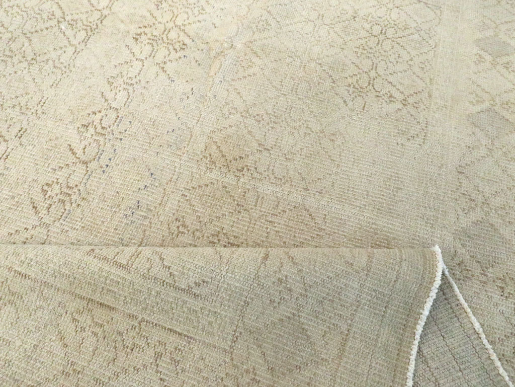 Vintage Turkish Sivas Distressed Carpet, No.24288 - Galerie Shabab