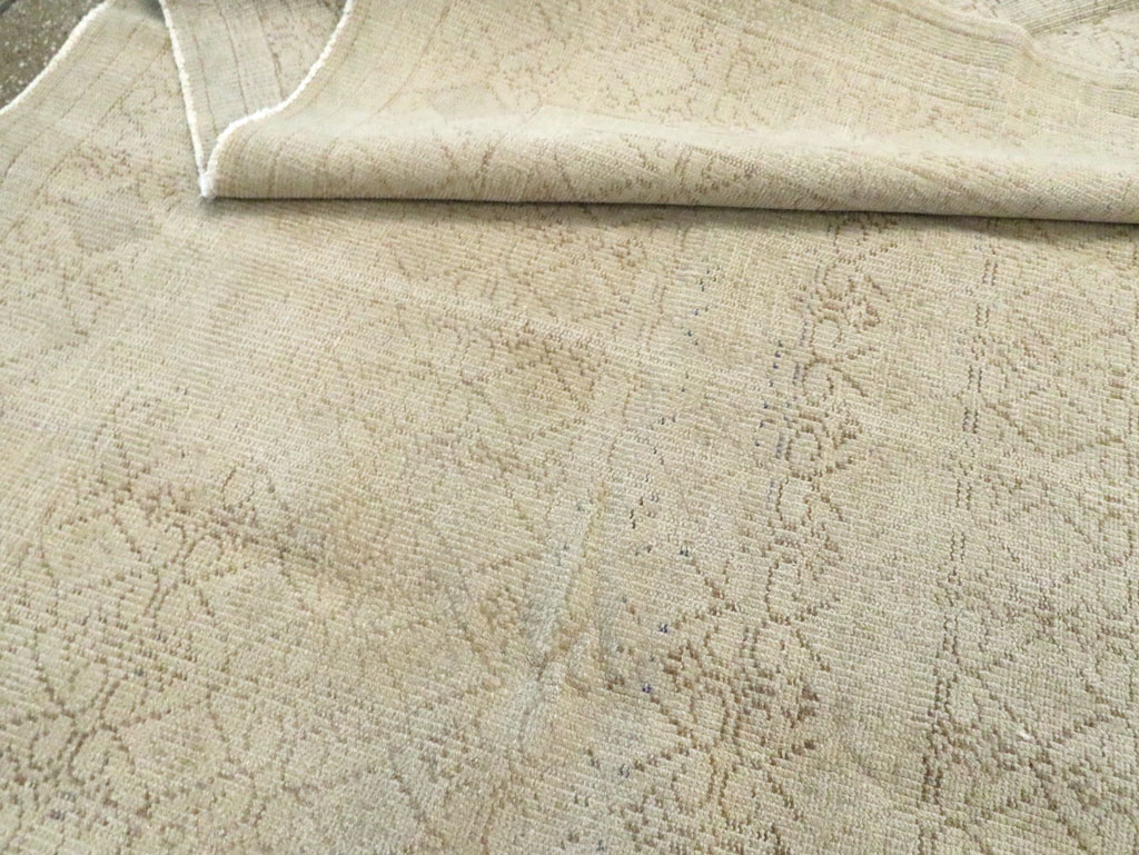 Vintage Turkish Sivas Distressed Carpet, No.24288 - Galerie Shabab